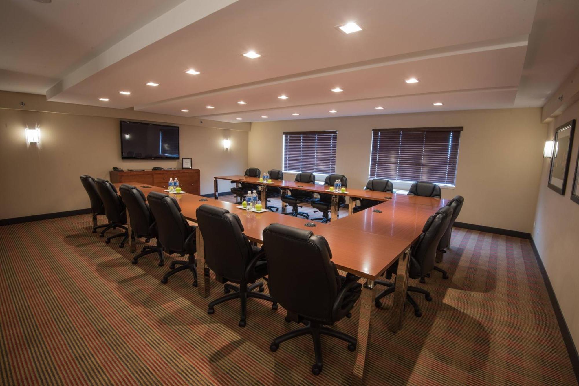 Four Points By Sheraton Winnipeg South Экстерьер фото